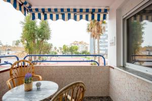 Apartamento en complejo residencial con piscina y garaje a 100m del mar