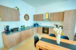 Large & cozy flat, spacious yard, near beach PMIC1-2