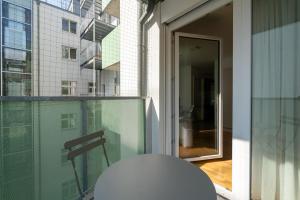 Sunny 1BR Home with Balcony by HM