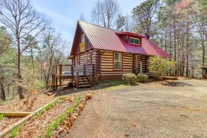 Dog-Friendly Hiawassee Cabin Near Lake and Hiking