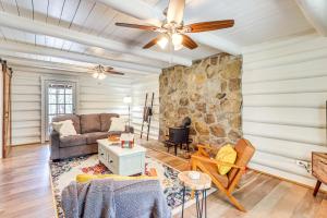 Dog-Friendly Hiawassee Cabin Near Lake and Hiking