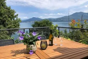 Ciao Lago: Front row view - Donego