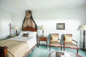 Deluxe Suite with Sea View room in Sea Cliff Gardens