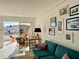 Ocean Balcony apartment terrace sea view and pool