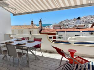 Ocean Balcony apartment terrace sea view and pool