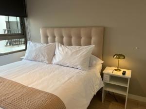 Modern 2BR with Balcony in Miraflores