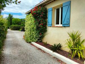 Villa Mara, riverside