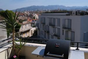 Prime Location Penthouse apt with a large terrace