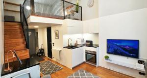 Stylish historic loft - your comfy Old Town stop!