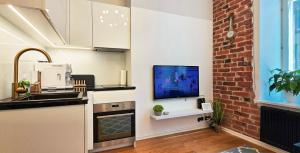 Stylish historic loft - your comfy Old Town stop!