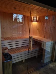 Chiplakova cottage by MRS
