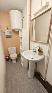 Appartements Le Girod - Wifi - Proche Centre - Netflix : photos des chambres