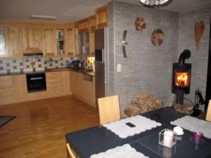 2 bedroom luxury apartment seafront, free pick up!