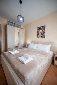 City Center Apartment with Balcony