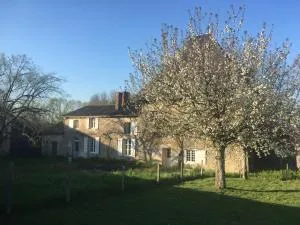 gite en pleine campagne au bord de la rivière - Charroux