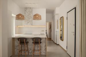 Victoria Luxury Suite - Private Jacuzzi & Terrace