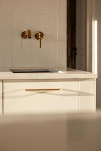 Victoria Luxury Suite - Private Jacuzzi & Terrace