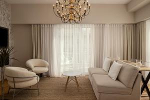 Victoria Luxury Suite - Private Jacuzzi & Terrace