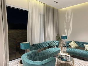 شقة فاخرة ٣ غرف نوم وصالة