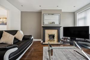 house in Heald Green village