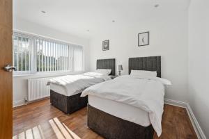 house in Heald Green village