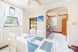 2-Story Townhome with Private Pool, Ideal for Group!