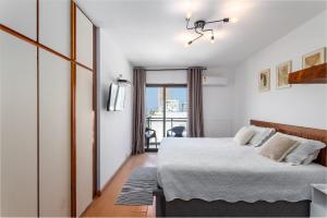 (902-B) Studio com Vista Mar e Comodidades