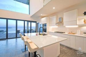 Great Bay Views Infinity Pool BBQ Walk to Beach