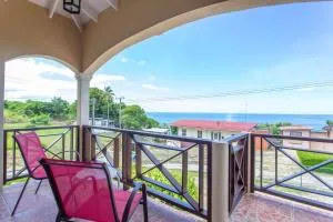 Oceanview Terrace I Full Kitchen I Steps to Beach I WiFi - Colleton