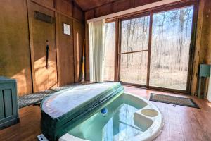 obrázek - Alpine Allure by AvantStay Indoor Hot Tub Game Loft Enclosed Deck