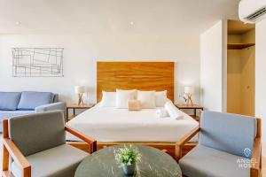 NEW Downtown Stay with Oceanview Roof Pool and Gym plus Cafe