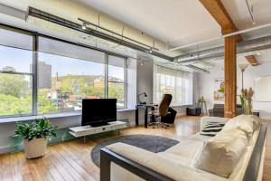 Unique Space Famed St Laurent Blvd Very Walkable