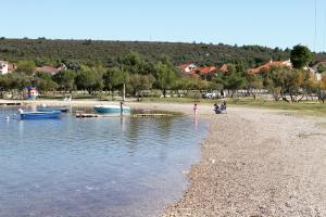 Family friendly house with a swimming pool Debeljak, Zadar - 21383