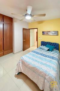 Spacious Downtown Stay 6 Blocks from Malecón
