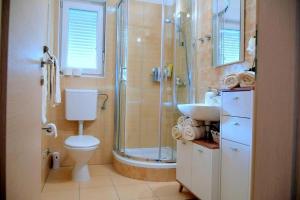 Apartments with parking space Palit, Rab - 22466