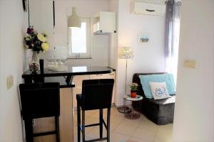 Apartments with parking space Palit, Rab - 22466