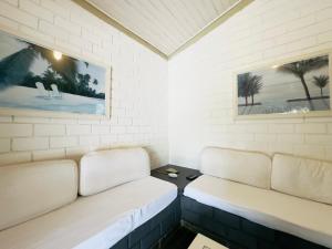 North Shore Maresias - 2 quadras da praia - Casas de 2 quartos - 80 m2 -2 banheiros -piscina sauna - estacion-churrasq privativa -wifi animais de peq porte roupa de cama e banho