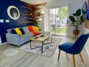 The Botanical Retreat, King Comfort & Poolside Peace - Micanopy