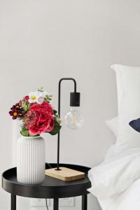 A Cozy 2BR Apt Near Melbourne Central City Views