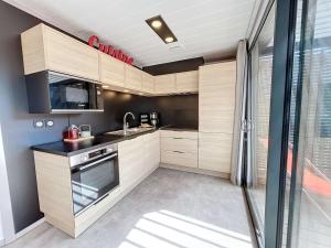 Chalet cozy à Jullouville - 4 pers, piscine chauffée, proche plage et commerces - FR-1-361-538