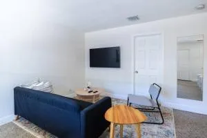 Charming 2 bed 1 bath Gem 10 min to Beach! - Лодерхилл