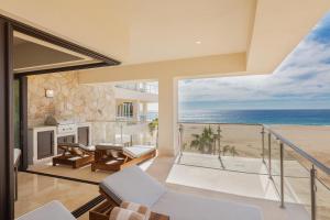 Beachfront 2 Bdrm Condo in Exclusive Diamante Golf