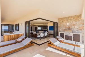 Beachfront 2 Bdrm Condo in Exclusive Diamante Golf