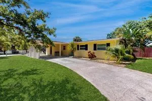 The Modern Beach Pad - كوكوا