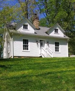 Historic Farmhouse by Nature Preserve - Dunbar