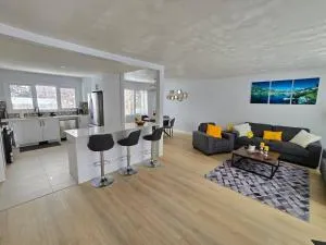 3 Bedroom Home away from Home - YYC