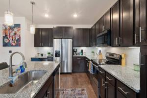 Serene Pool view and Comfort 1.5 mi to NRG stadium