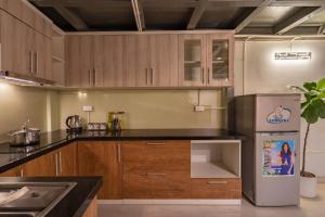 Căn Hộ 3 Phòng Ngủ (Three-Bedroom Apartment)