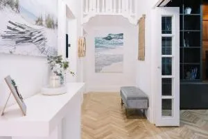 LUX Glenelg - Pool 4BD 3BA Sleeps 13 - Seacliff