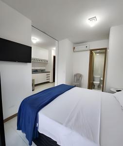 H.E 301 · Lindo Apt com Varanda - Caminho das árvores